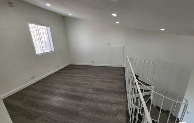 2 beds, 1 bath, 836 sqft, $3,700, Unit 555