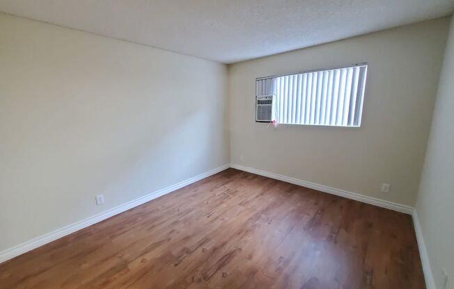 2 beds, 1 bath, $2,095, Unit 102