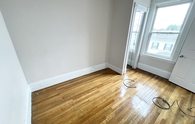 4 beds, 1 bath, $3,600, Unit 3