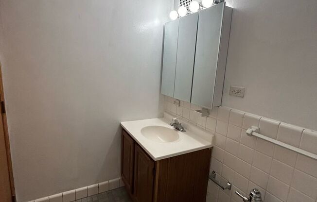 1 bed, 1 bath, 700 sqft, $1,725, Unit 418-1403