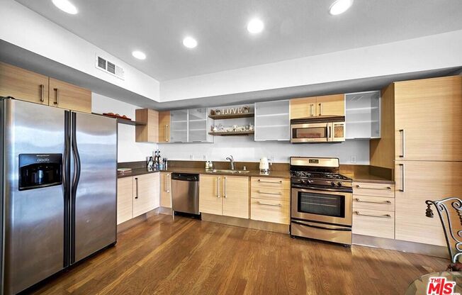 1 bed, 1 bath, 830 sqft, $2,700, Unit 318