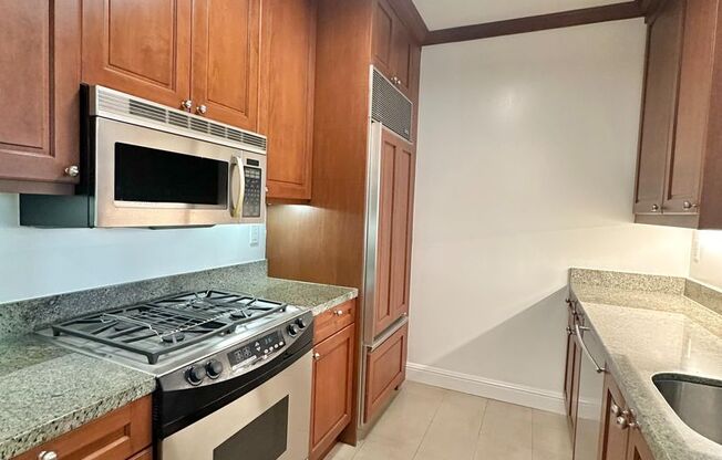 Charming 2 BR | 2.5 BA in Presidio Heights