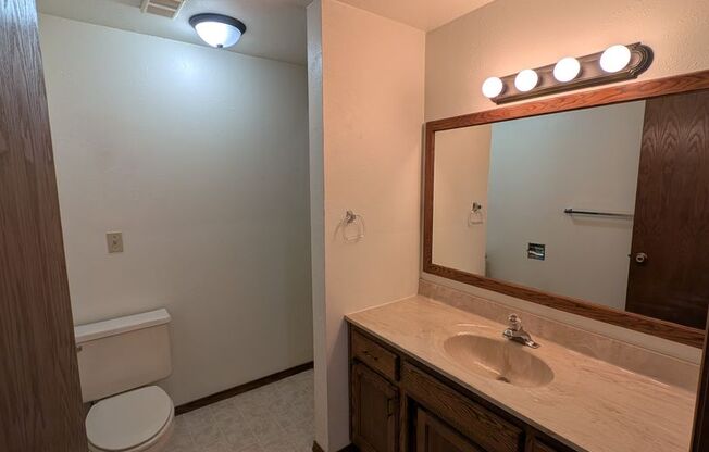 2 beds, 2 baths, 1,034 sqft, $1,279, Unit 1401 094