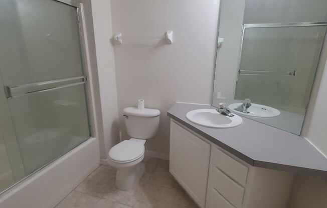 3 beds, 2 baths, 1,206 sqft, $1,625, Unit 10550 Baymeadows Rd. #628