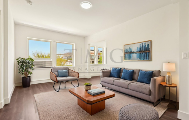 Brand New Andersonville 2 Bedroom | Spacious, Sun-Filled Layout with Private Kitchen & Laundry In-Unit!