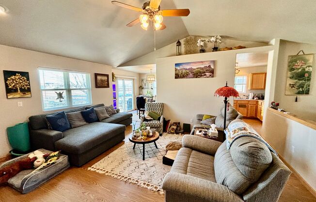 Charming 3-Bedroom Windsor Home: Comfort, Style, and Convenience Await!