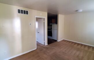 1 bed, 1 bath, $775, Unit C