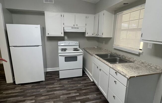 3 beds, 1 bath, $895