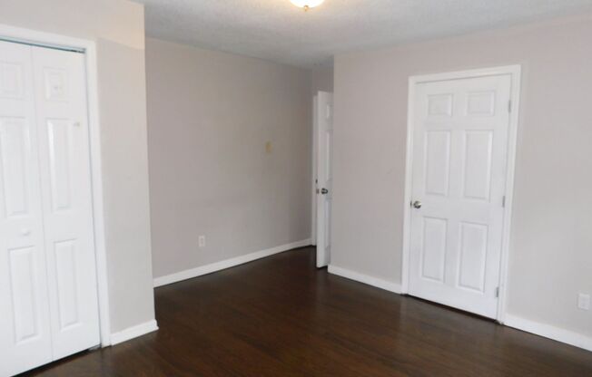 3 beds, 2 baths, $995