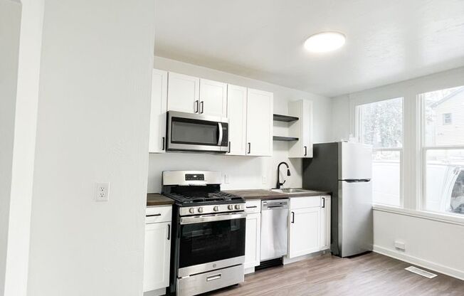 3 beds, 1 bath, $1,350, Unit 711 Industry St.