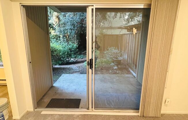 2 beds, 1 bath, $3,000, Unit Unit 133