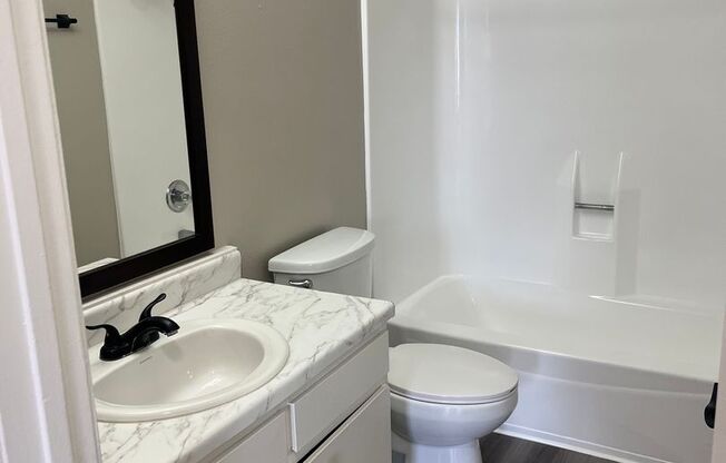 2 beds, 1 bath, 896 sqft, $1,995, Unit 096