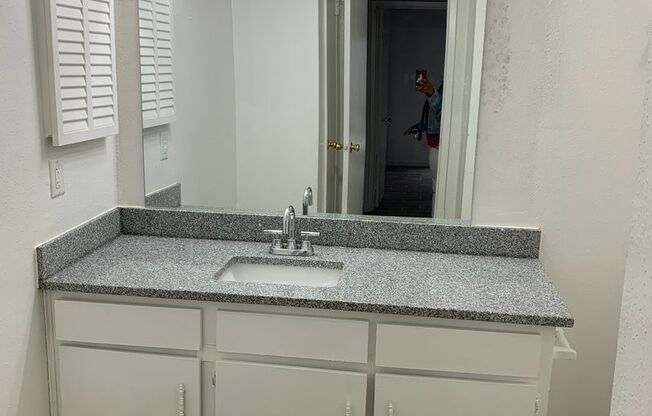 2 beds, 2 baths, $950, Unit # 1118