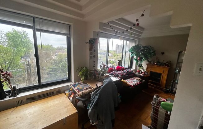 2 beds, 1 bath, $1,375, Unit 510
