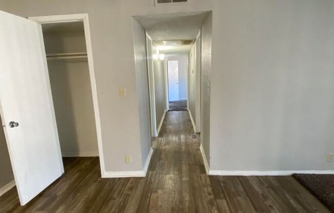 2 beds, 1 bath, 900 sqft, $1,051, Unit 16E