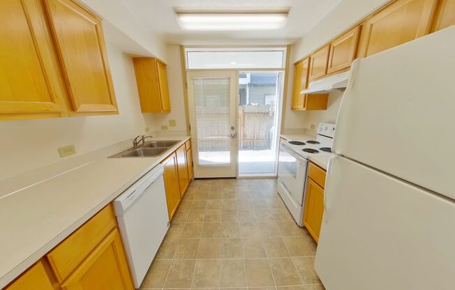 2 beds, 1 bath, $1,600, Unit 4