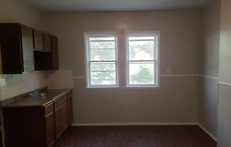 3 beds, 1 bath, $1,299, Unit 1
