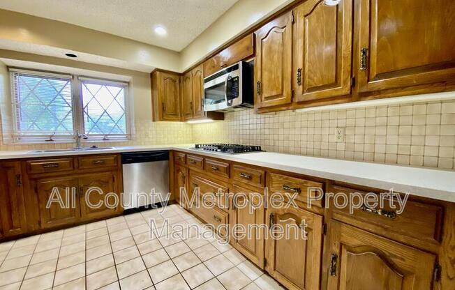 223 WOODCREST DR