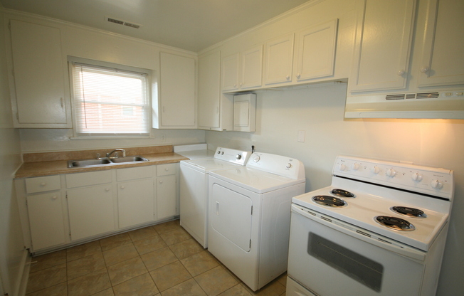 Renovated Duplex Unit / Carport / W&D / Near Duke West Campus