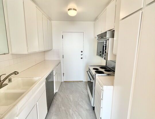 1 bed, 1.5 baths, 715 sqft, $3,000, Unit 808