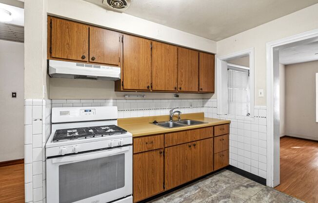 3 beds, 1 bath, $1,250