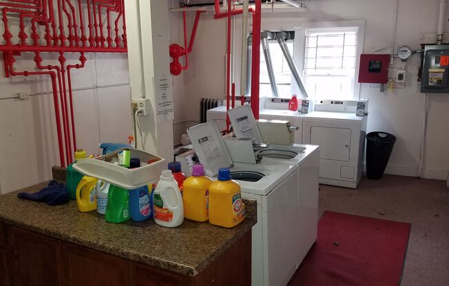 2 beds, 1 bath, 1,100 sqft, $1,275, Unit 17