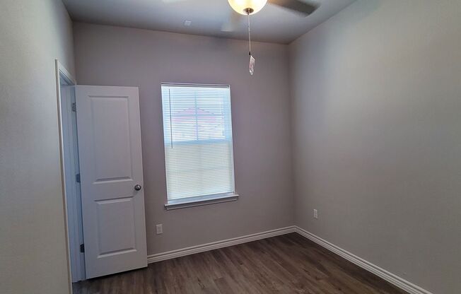 3 beds, 2.5 baths, $1,600, Unit 119