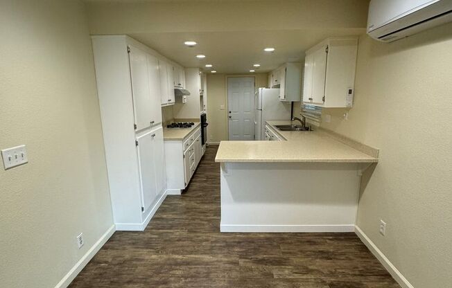 3 beds, 1 bath, 1,002 sqft, $2,299, Unit A