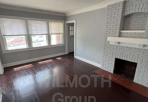 634 E 37 ST