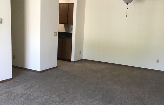 2 beds, 1 bath, 965 sqft, $1,750, Unit 7617CH