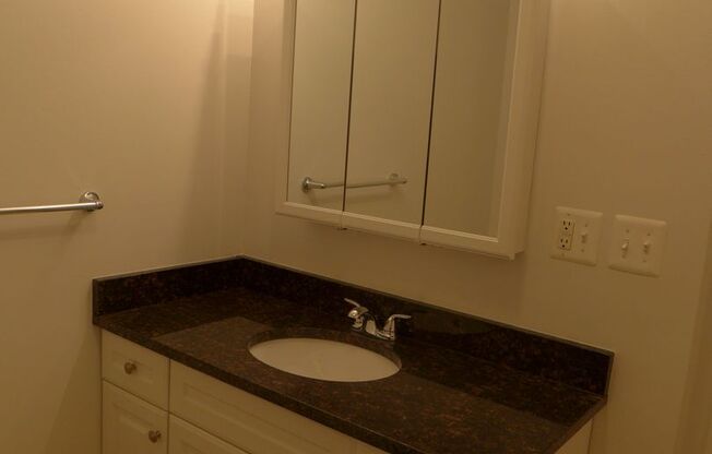 2 beds, 1 bath, 900 sqft, $1,795, Unit 1B