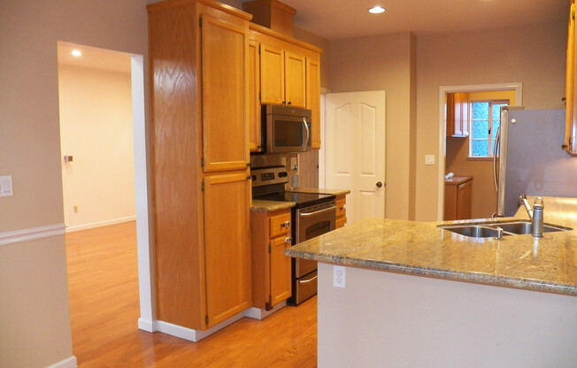 Spacious North San Jose Townhouse - Available Now!
