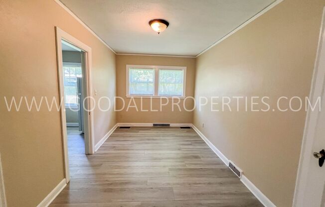 4 Bedroom Brick home in Windsor Heights cul-de-sac