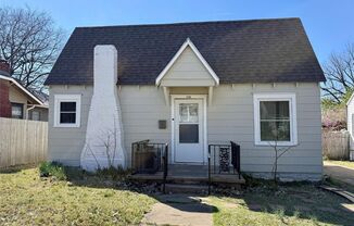 Great neighborhood, watchful neighbors, darling Midtown home near fairgrounds & TU.