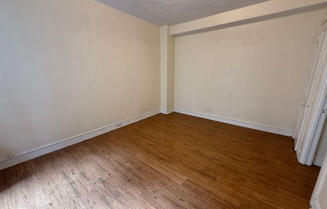 1 bed, 1 bath, 769 sqft, $1,475, Unit Old King Edward 44