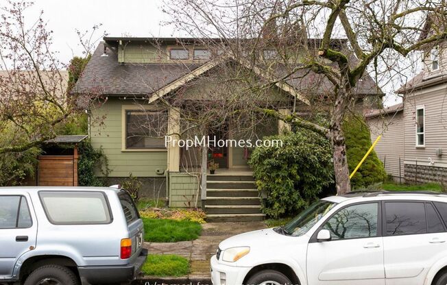 Cozy Home in SE Portland's Brooklyn Neighborhood with Extra Storage!