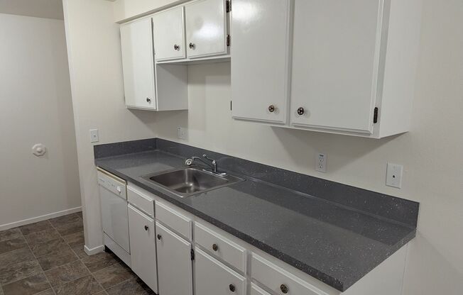 2 beds, 1 bath, $1,150, Unit 1471