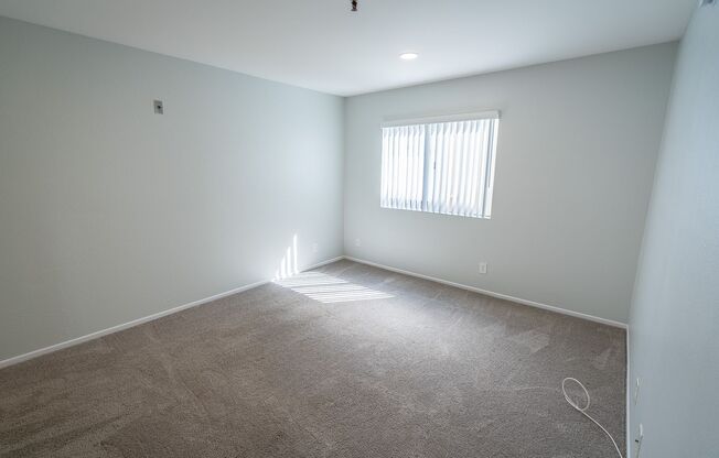 1 bed, 1 bath, 700 sqft, $1,998