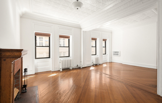 129 E 17 ST