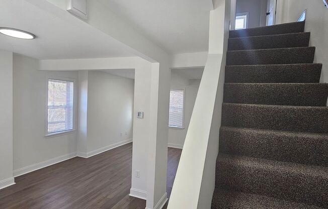 2 beds, 1 bath, 760 sqft, $2,400, Unit 13 Keegin