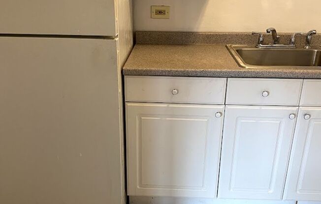 2 beds, 1 bath, $1,710, Unit 317B
