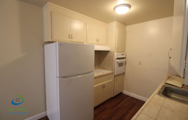 2 beds, 1 bath, $2,495, Unit 4