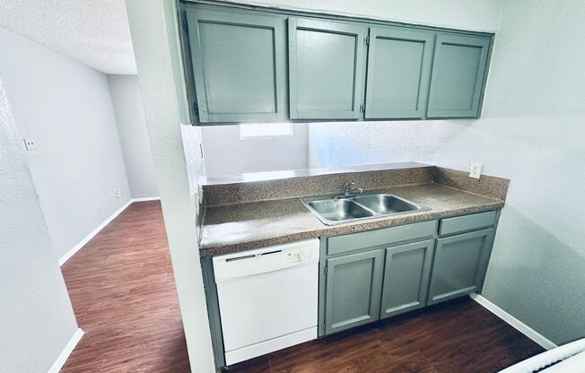 Studio, 1 bath, 500 sqft, $750, Unit 107