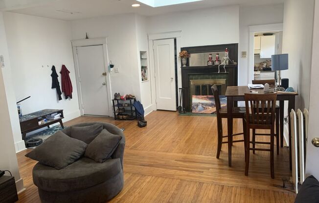 2 beds, 1 bath, $2,100, Unit S3