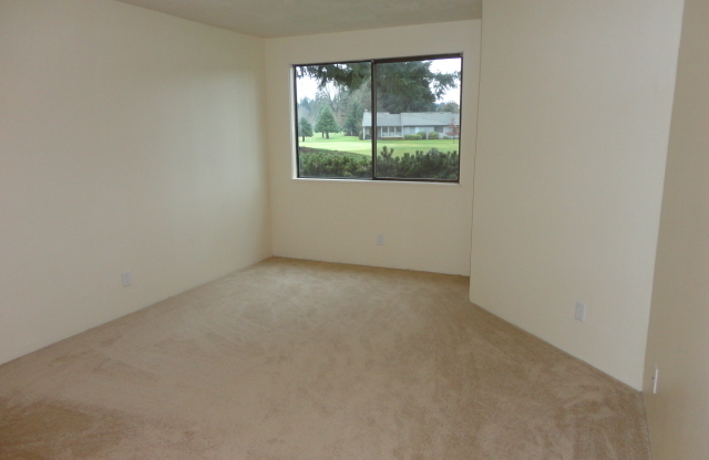 2 beds, 1.5 baths, $1,796, Unit 0137