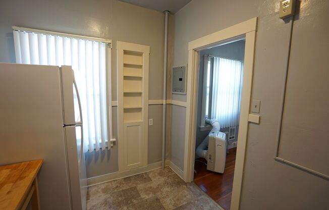 Studio, 1 bath, $1,300