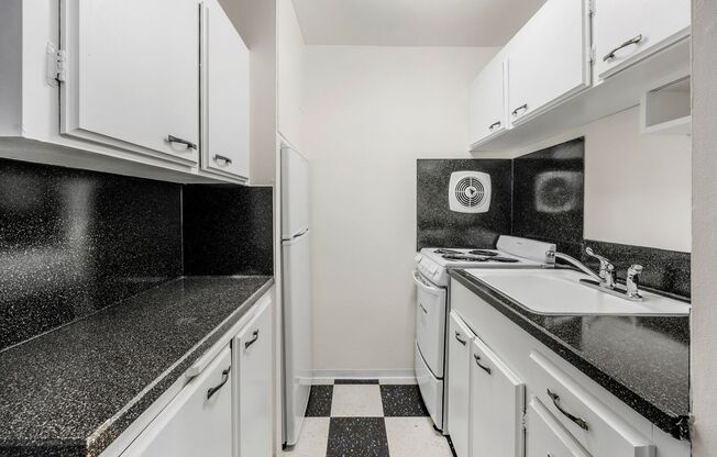 1 bed, 1 bath, 500 sqft, $1,140, Unit 204