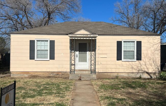 3 beds, 1 bath, 987 sqft, $995