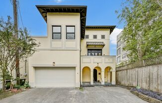 Unique home in Greenway Plaza (2 fully equipped kitchens on each floor)