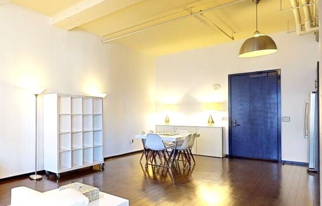 1 bed, 1 bath, 1,000 sqft, $5,000, Unit 905